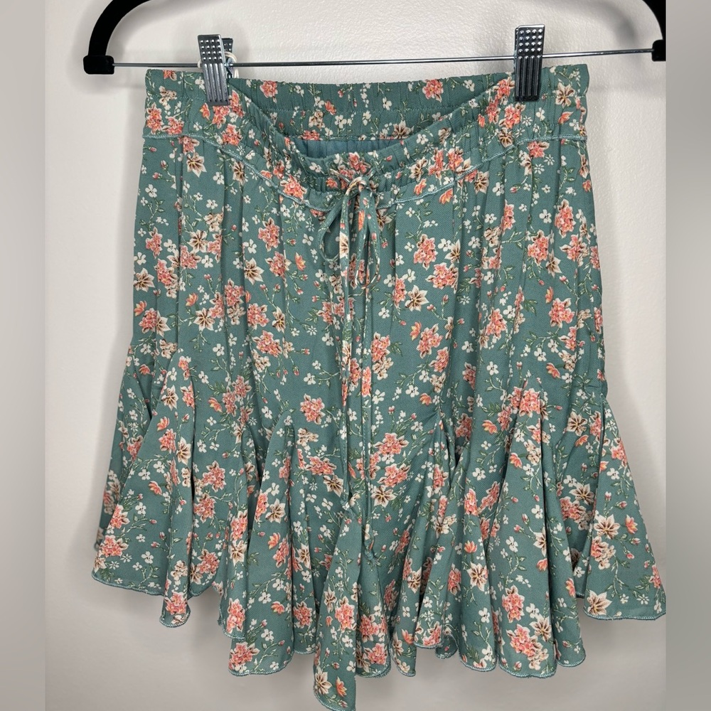 Chic Floral Mini Skirt in Green